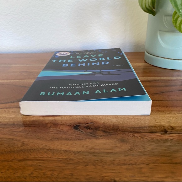 Leave the World Behind by Rumaan Alam, Paperback - Picture 7 of 7